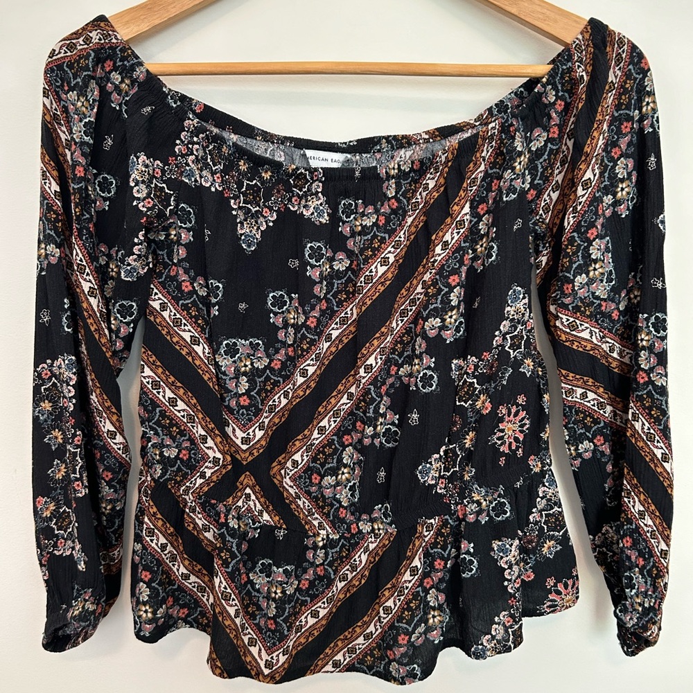 AMERICAN EAGLE crop top - fun boho floral print -3/4 length sleeves